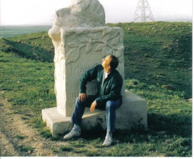 Έμεινε εκεί.